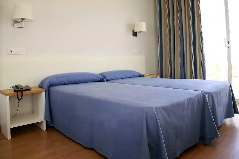 Отель Seth Playa Azul Cala En Porter